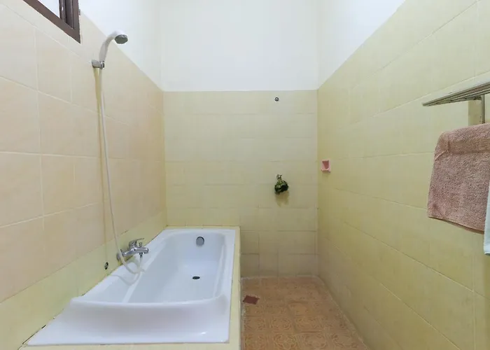 Artha Mulia House Pensión 3*